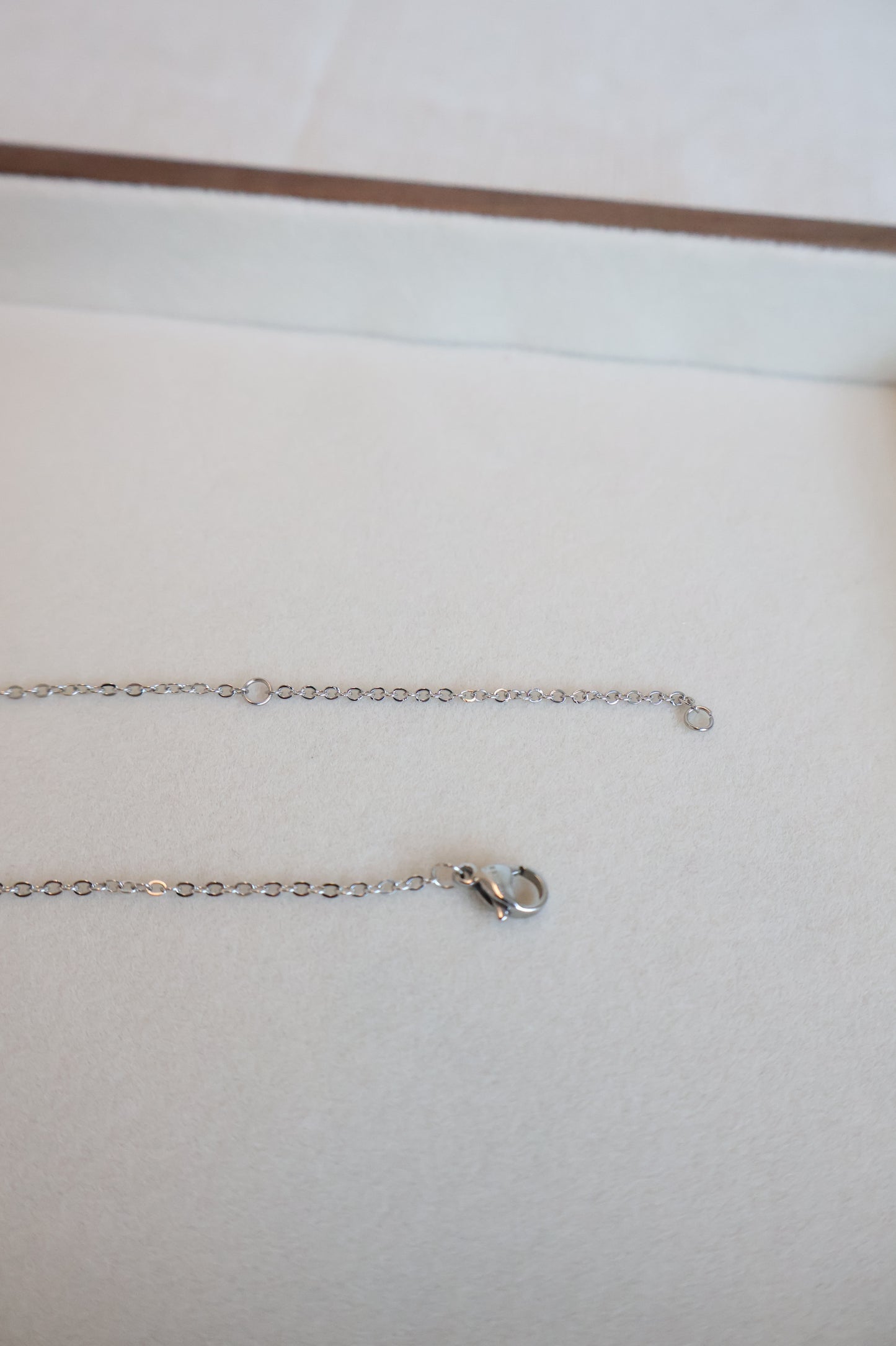 Hermes Necklace White x Silver (Whatsapp for Price & Grade)