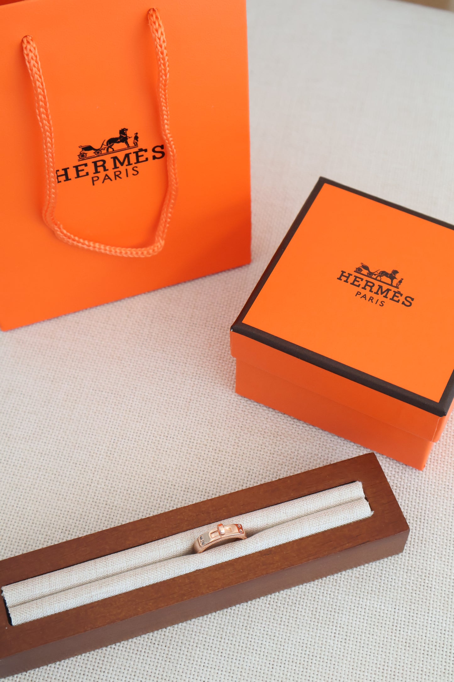 Hermes Kelly Ring Rose Gold (Whatsapp for Price & Grade)