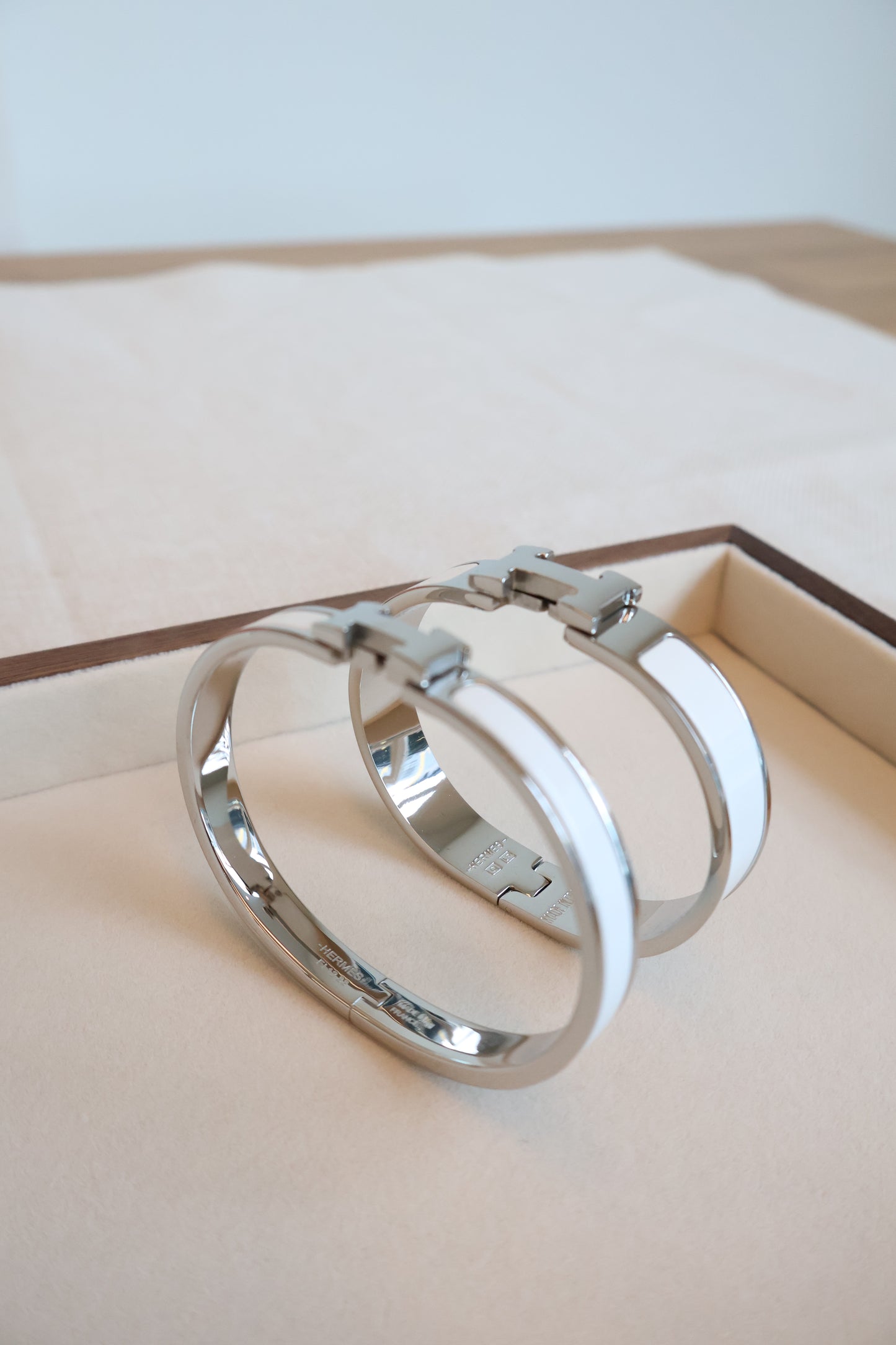 Hermes Bangle White x Silver (Whatsapp for Price & Grade)