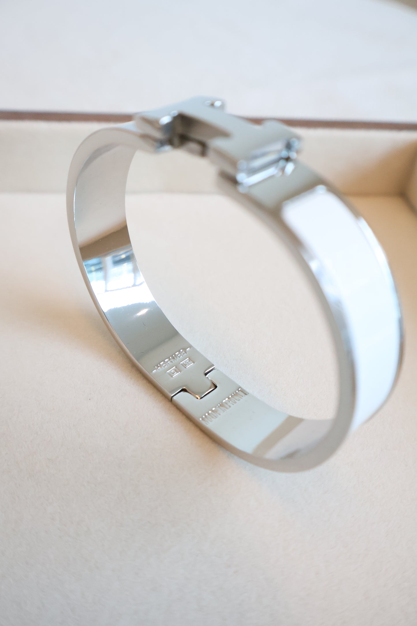 Hermes Bangle White x Silver (Whatsapp for Price & Grade)