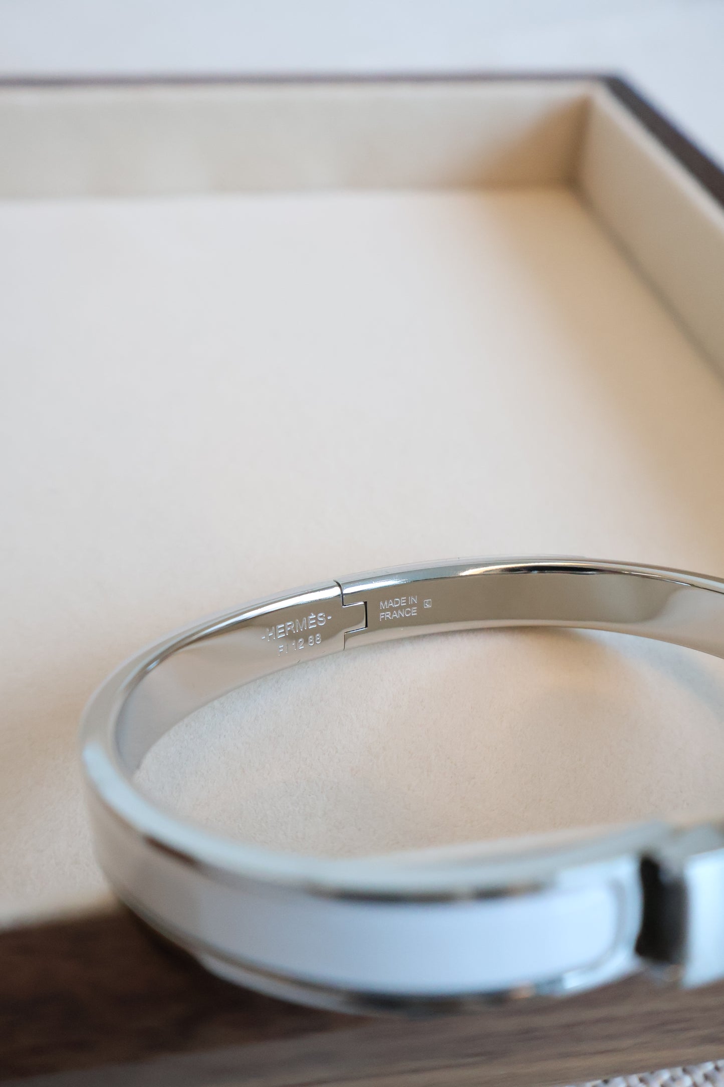 Hermes Bangle White x Silver (Whatsapp for Price & Grade)