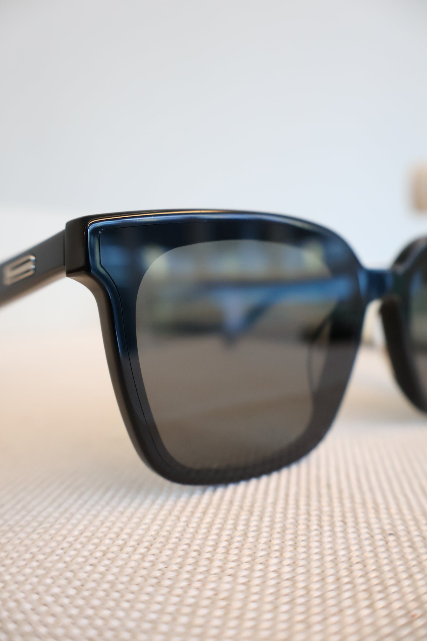 Gentle Monster Plot 01 Sunglasses (Whatsapp for Price & Grade)