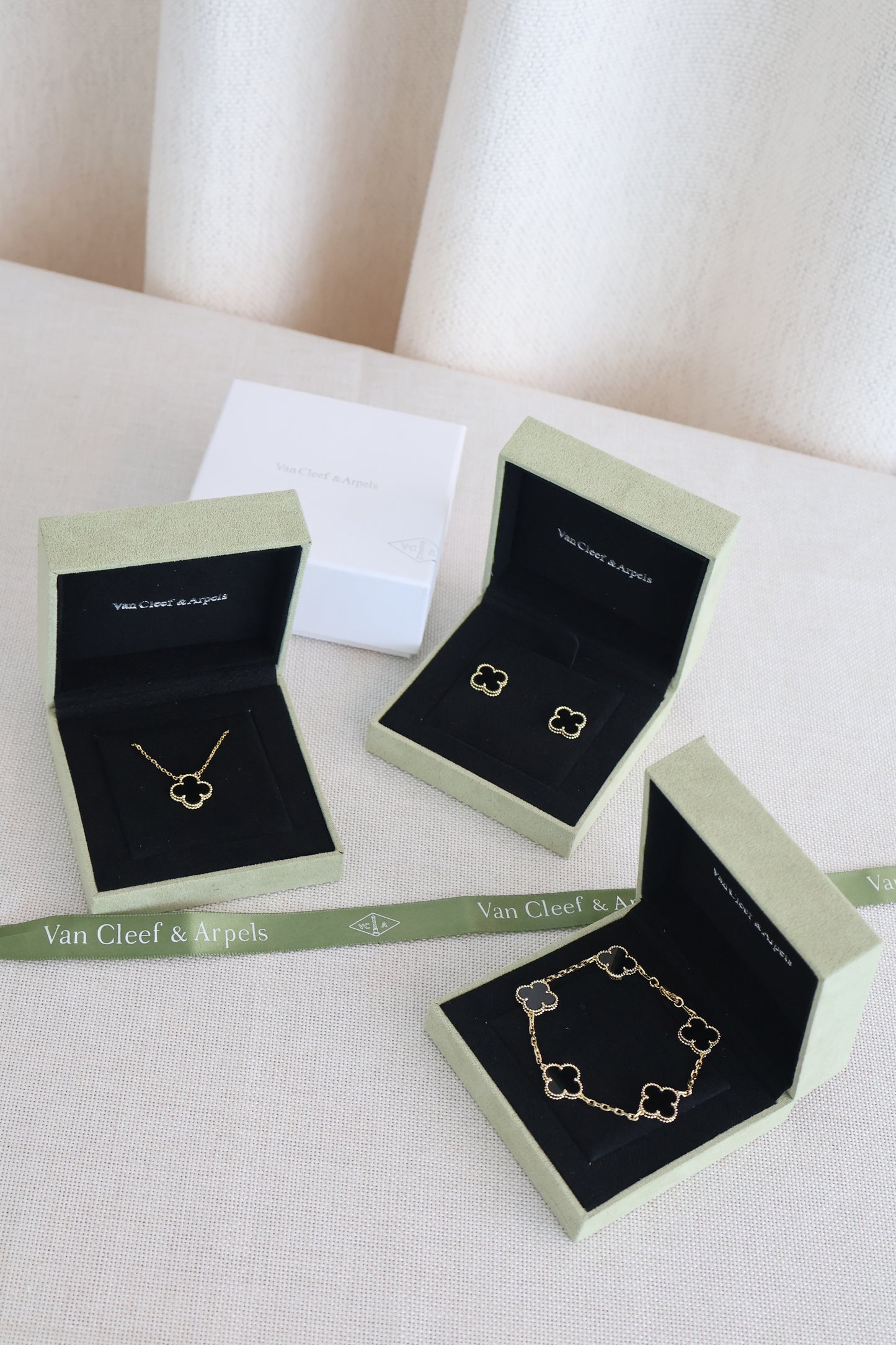 Van Cleef Black Colour Jewelry (Whatsapp for Price & Grade)