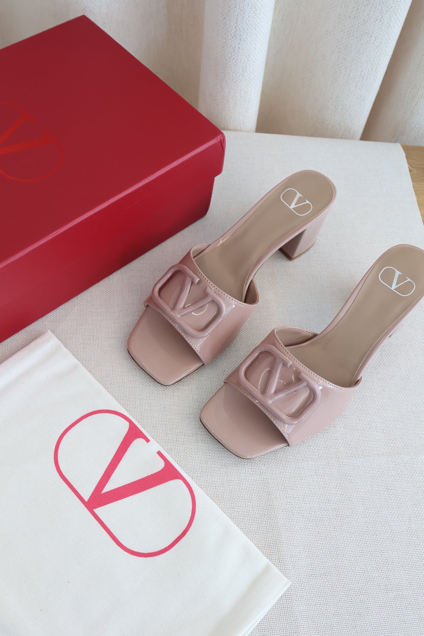 Valentino VLogo Signature Patent Leather Slides Sandal Nude (Whatsapp for Price & Grade)