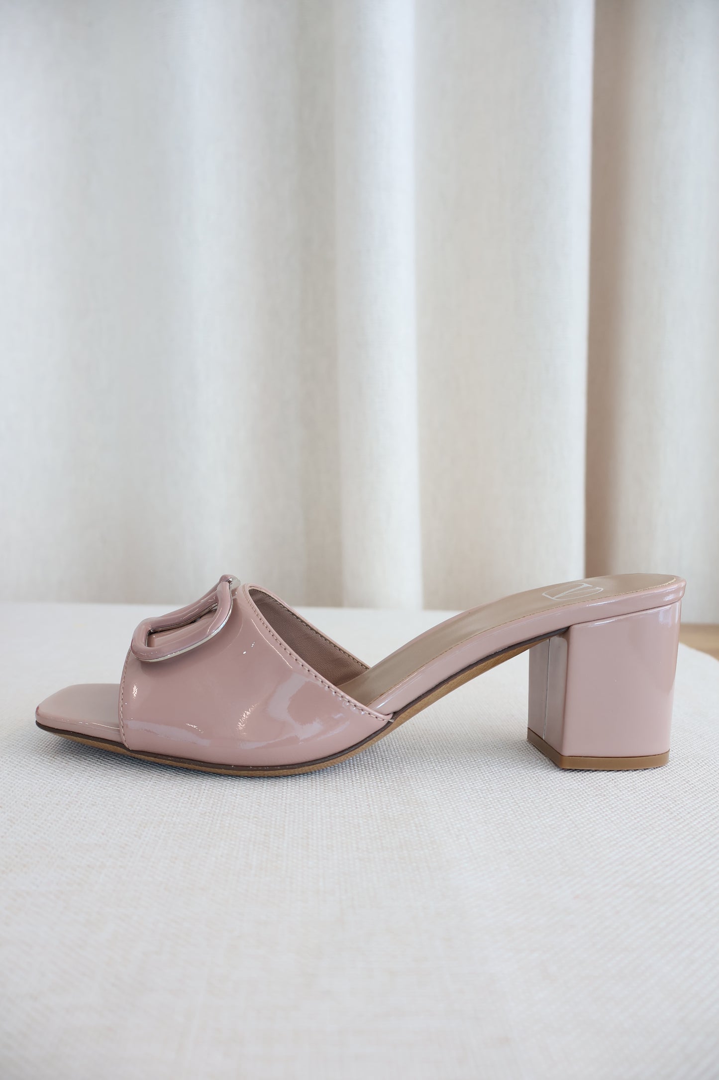 Valentino VLogo Signature Patent Leather Slides Sandal Nude (Whatsapp for Price & Grade)