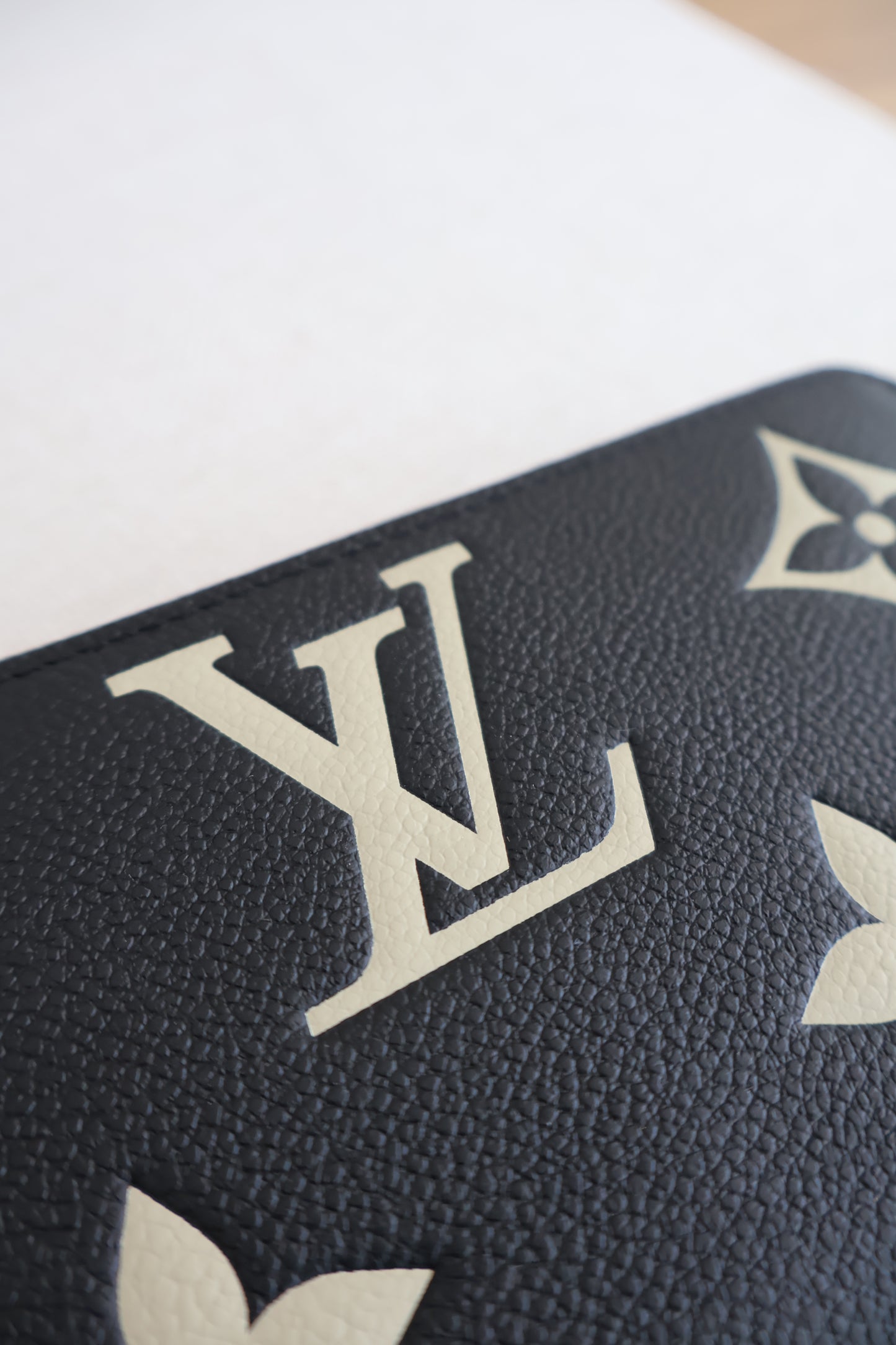 Louis Vuitton Bicolour Zippy Wallet Black x White (Whatsapp for Price & Grade)
