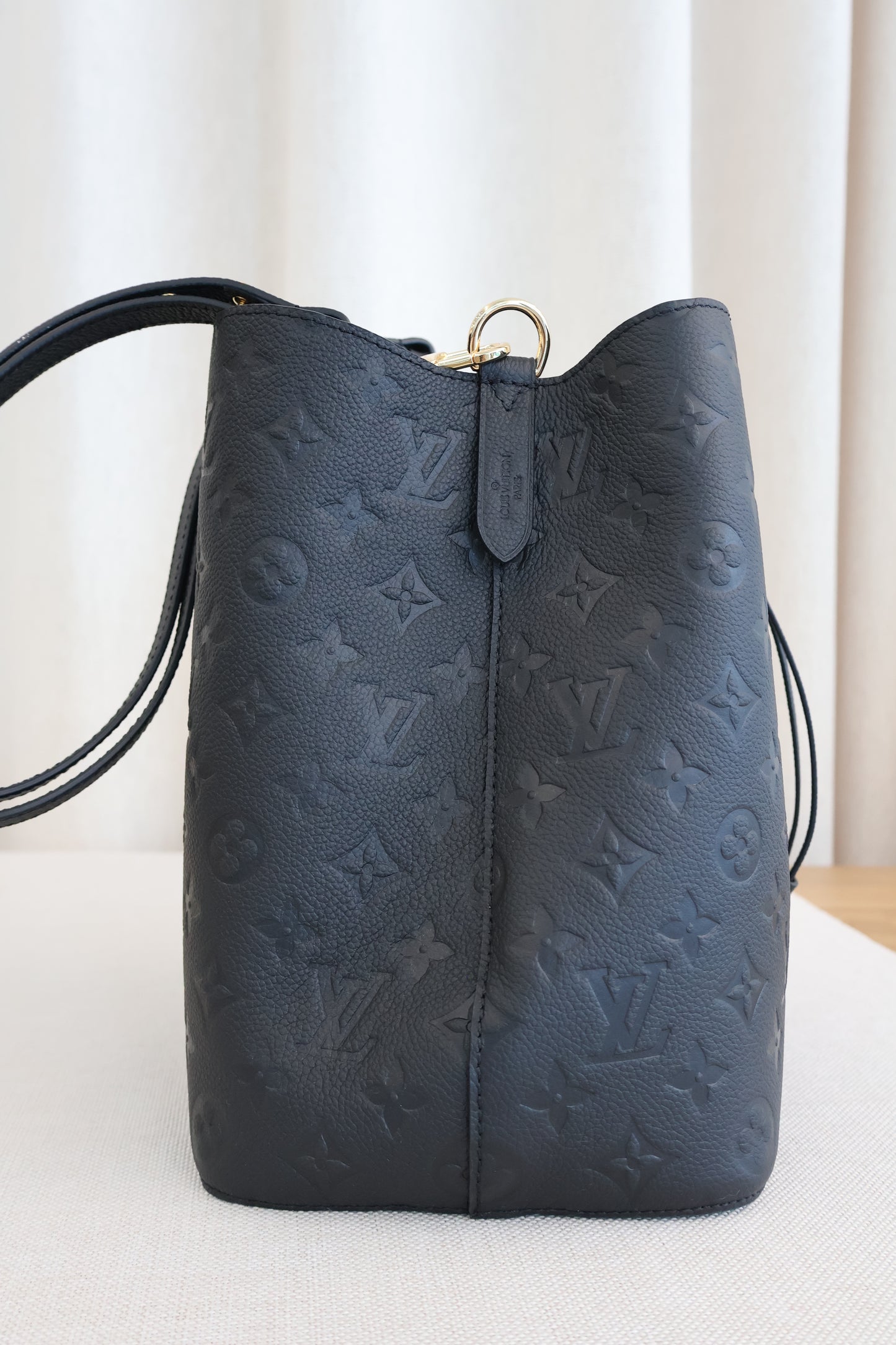 Louis Vuitton NeoNoe MM Bucket bag Black (Whatsapp for Price & Grade)