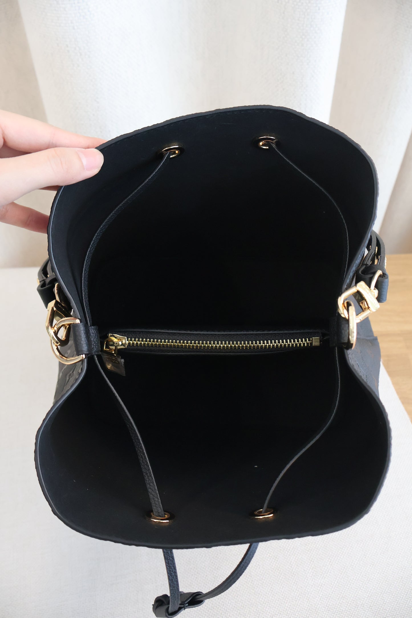 Louis Vuitton NeoNoe MM Bucket bag Black (Whatsapp for Price & Grade)