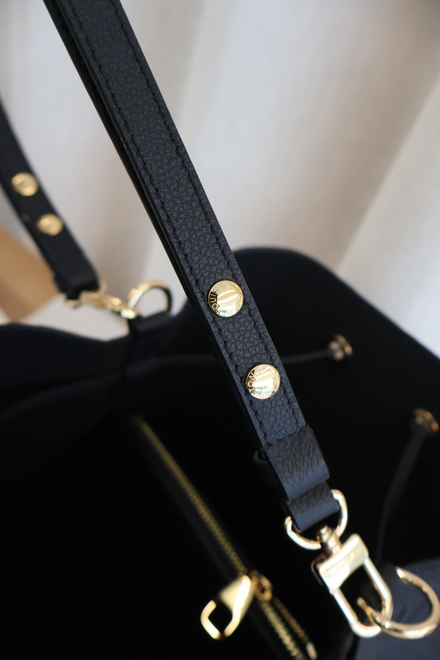 Louis Vuitton NeoNoe MM Bucket bag Black (Whatsapp for Price & Grade)