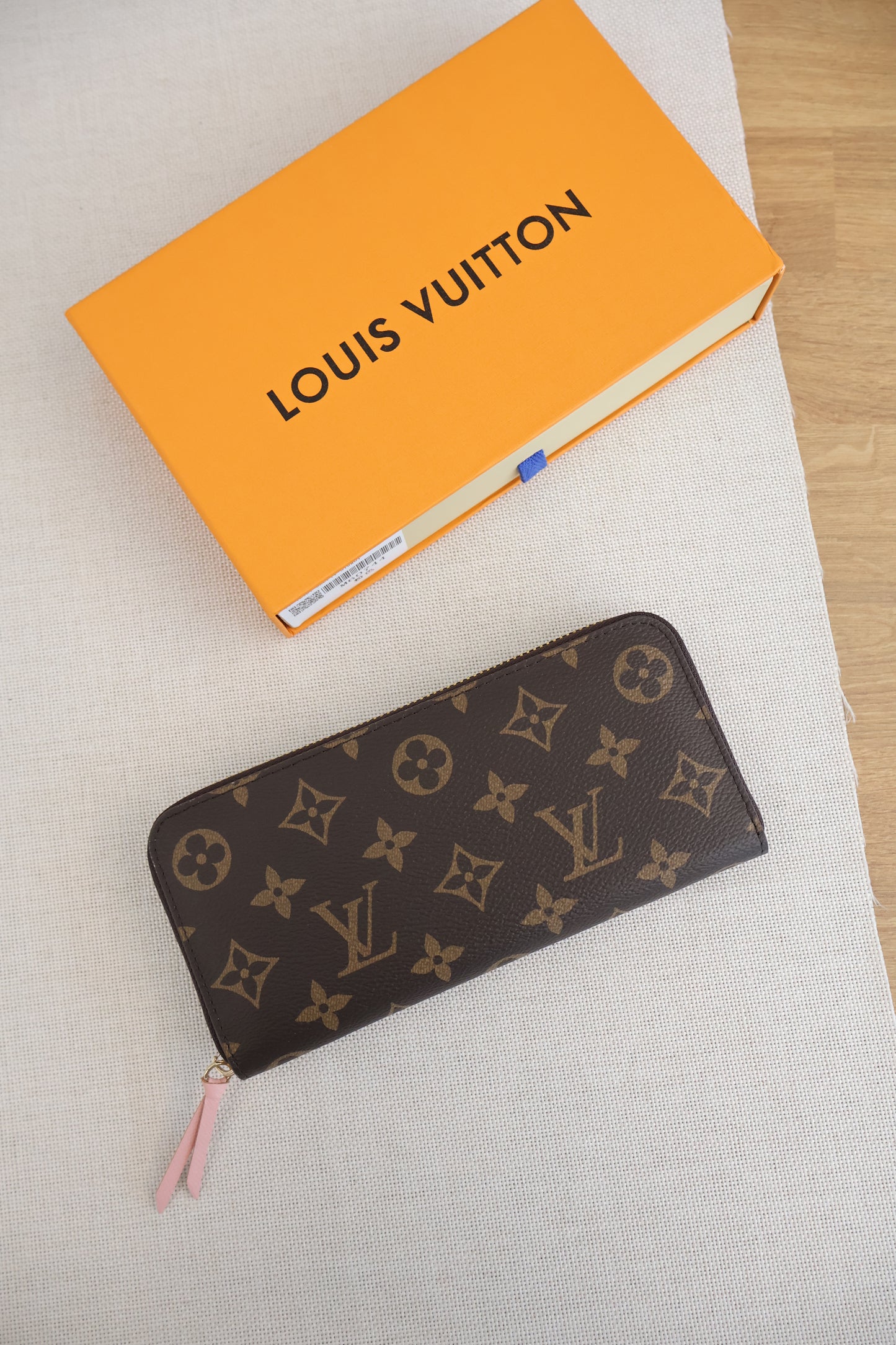 Louis Vuitton Zippy Wallet (Whatsapp for Price & Grade)