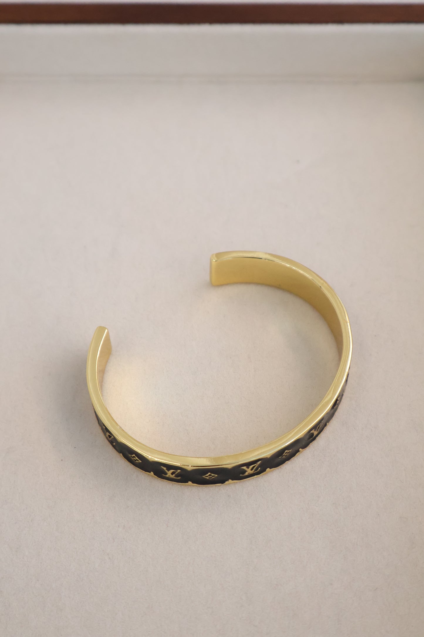 Louis Vuitton Nanogram Enamel / Bangle M1576M (Whatsapp for Price & Grade)