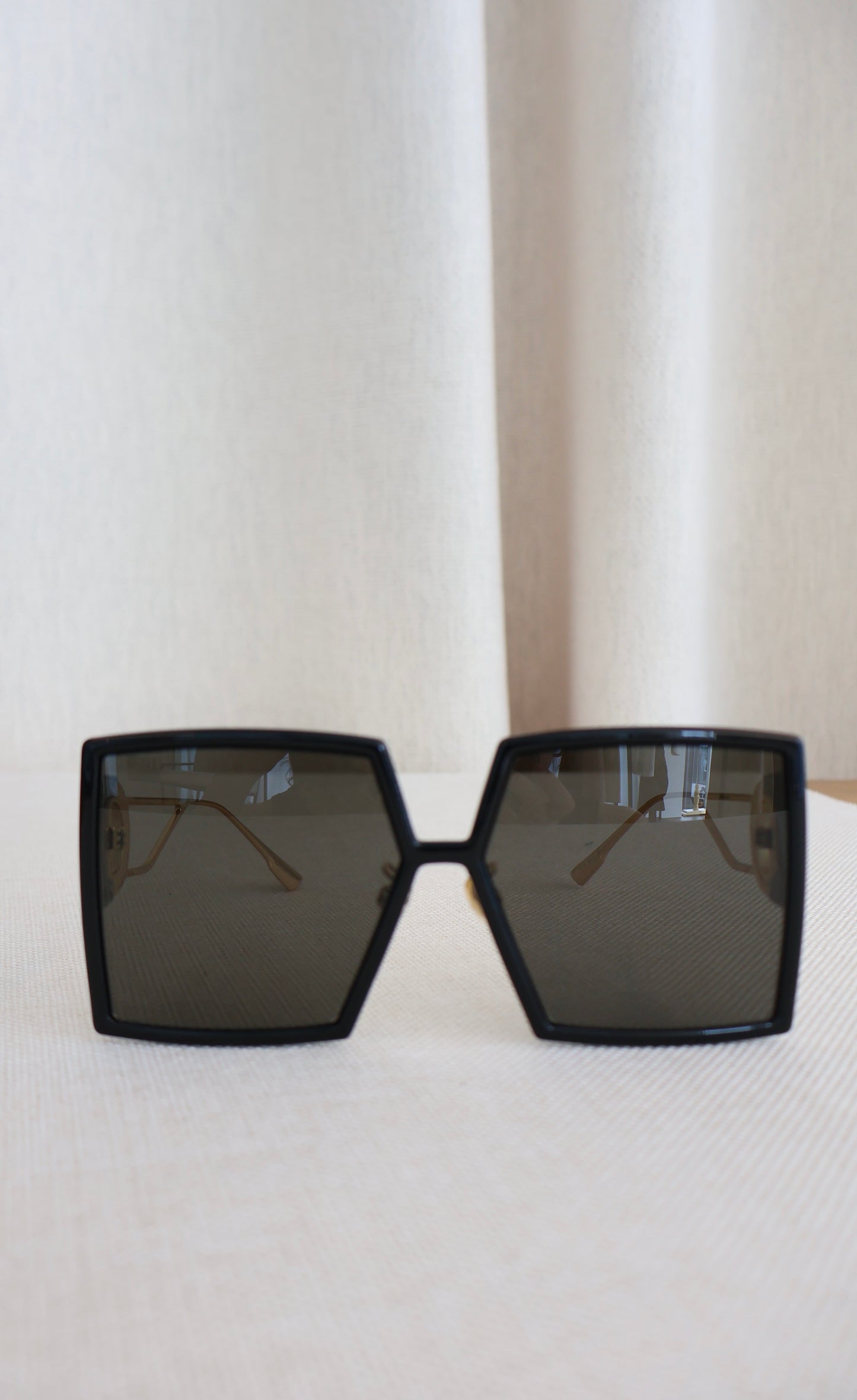 Dior 30 Montaigene Sunglasses (Whatsapp for Price & Grade)