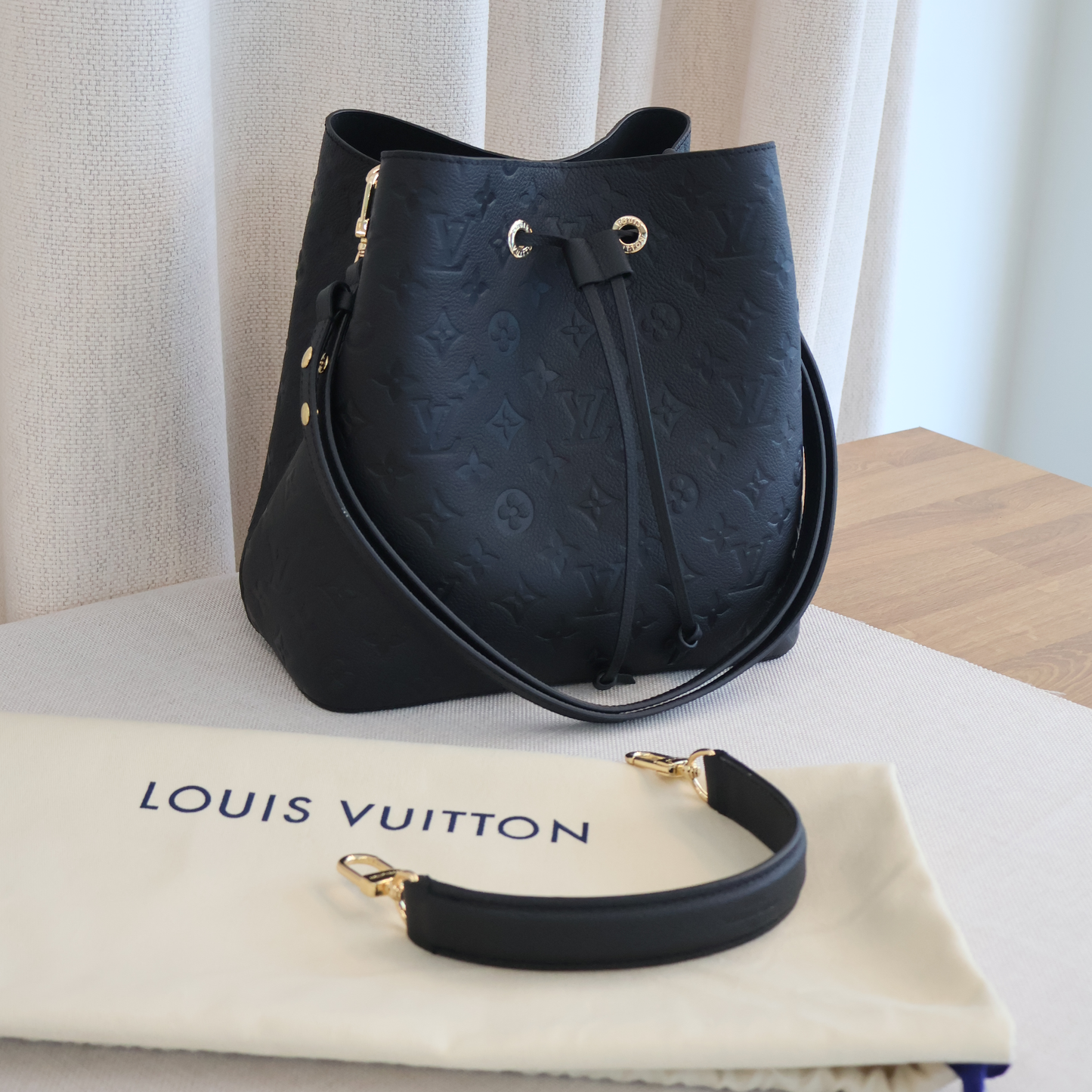 Louis Vuitton NeoNoe MM Bucket bag Black (Whatsapp for Price & Grade)