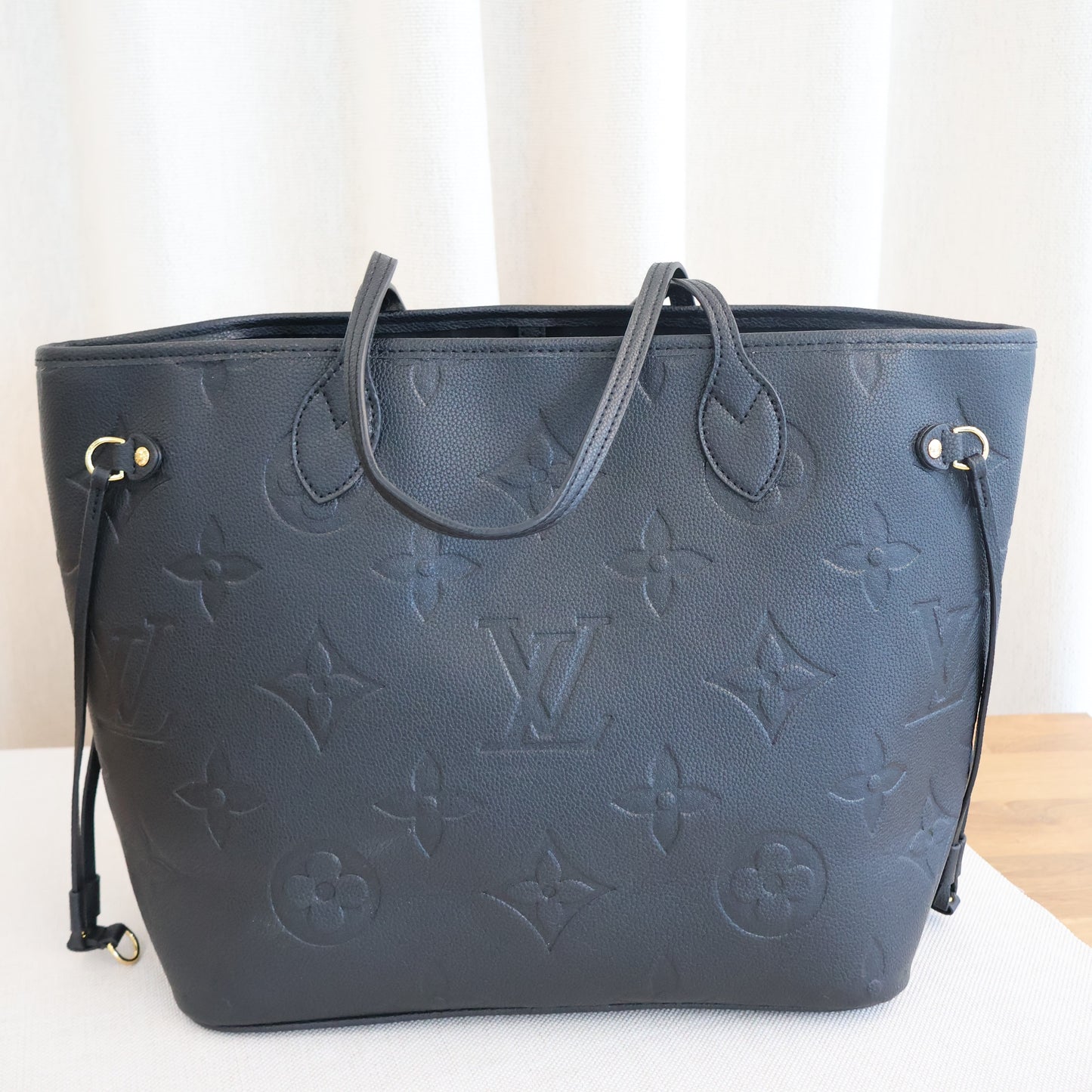 Louis Vuitton Neverfull Black MM (Whatsapp for Price & Grade)